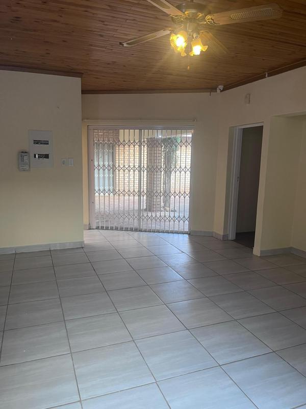 To Let 4 Bedroom Property for Rent in Riviera Park North West